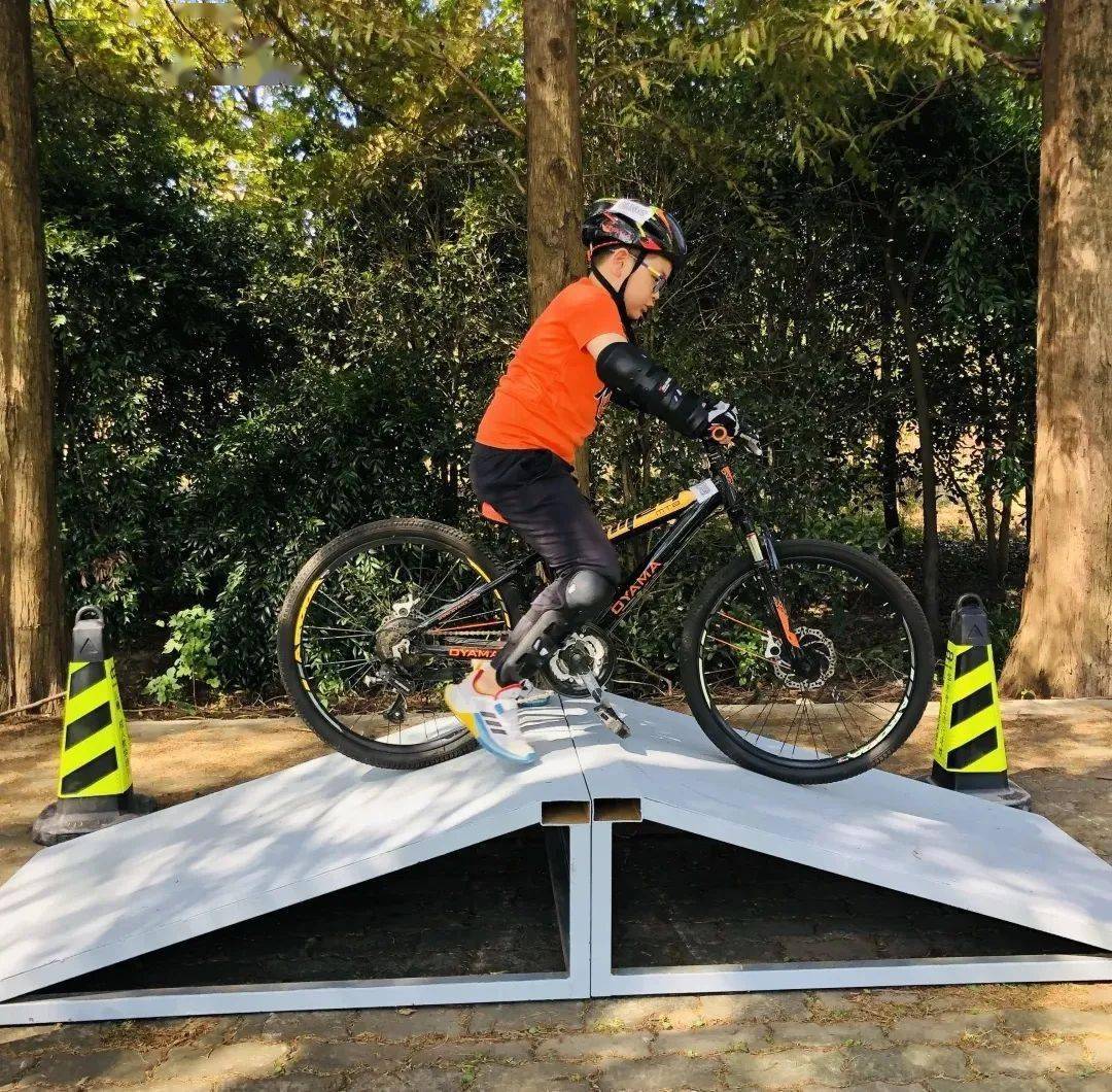 开云平台中国-河套朱雀队鏖战岭南战狼队,自行车预选赛失利,核心复出即建功。教练团队居功至伟的简单介绍