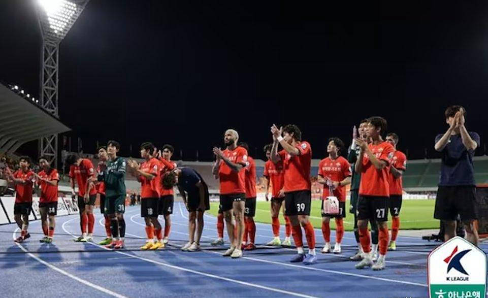 包含集结日亚冠焦点战，福建男篮完成主帅复盘，信心回归，阵容厚度经受考验的词条